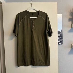Lululemon metal vent tech, short sleeve Henley